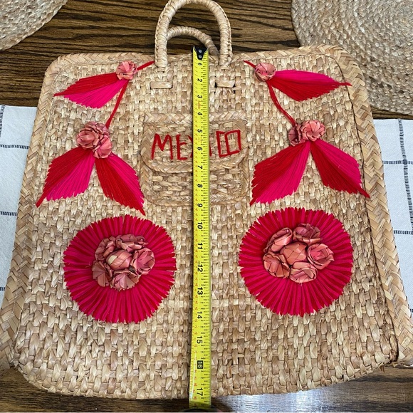 Mexican Artesanía Handcrafted Straw Tote with Pink Accents - Picture 7 of 8